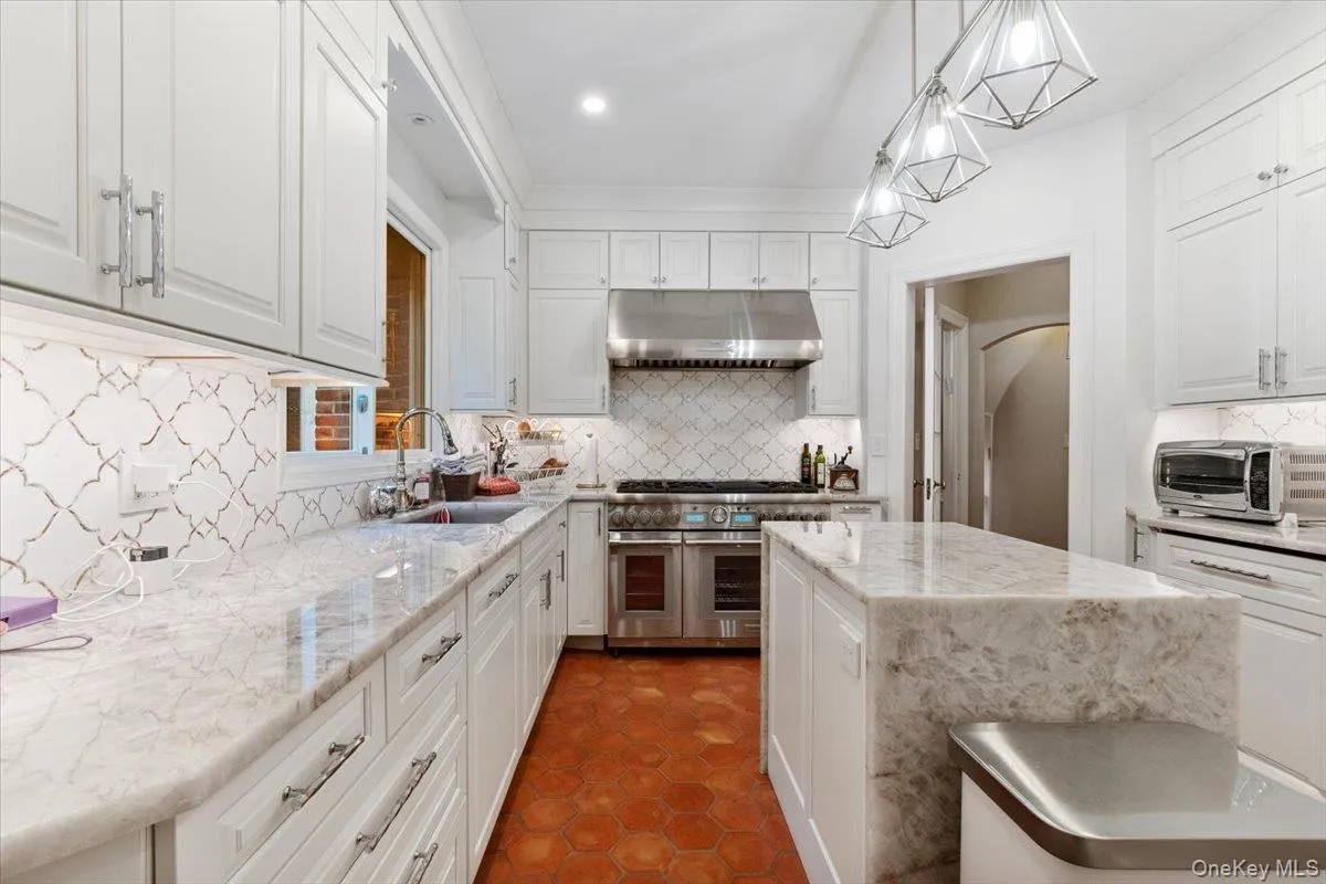 501 Broadway, Hempstead, NY, 8 Bedrooms Bedrooms, 14 Rooms Rooms,4 BathroomsBathrooms,Residential,For Rent,Broadway,0,1046946 501 Broadway, Hempstead, NY, 8 Bedrooms Bedrooms, 14 Rooms Rooms,4 BathroomsBathrooms,Residential,For Rent,Broadway,0,1046946