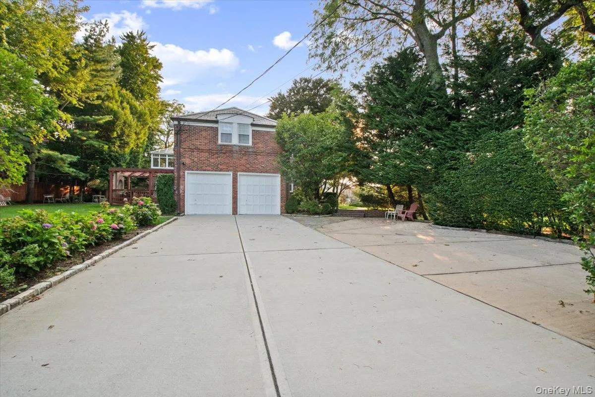 501 Broadway, Hempstead, NY, 8 Bedrooms Bedrooms, 14 Rooms Rooms,4 BathroomsBathrooms,Residential,For Rent,Broadway,0,1046946 501 Broadway, Hempstead, NY, 8 Bedrooms Bedrooms, 14 Rooms Rooms,4 BathroomsBathrooms,Residential,For Rent,Broadway,0,1046946