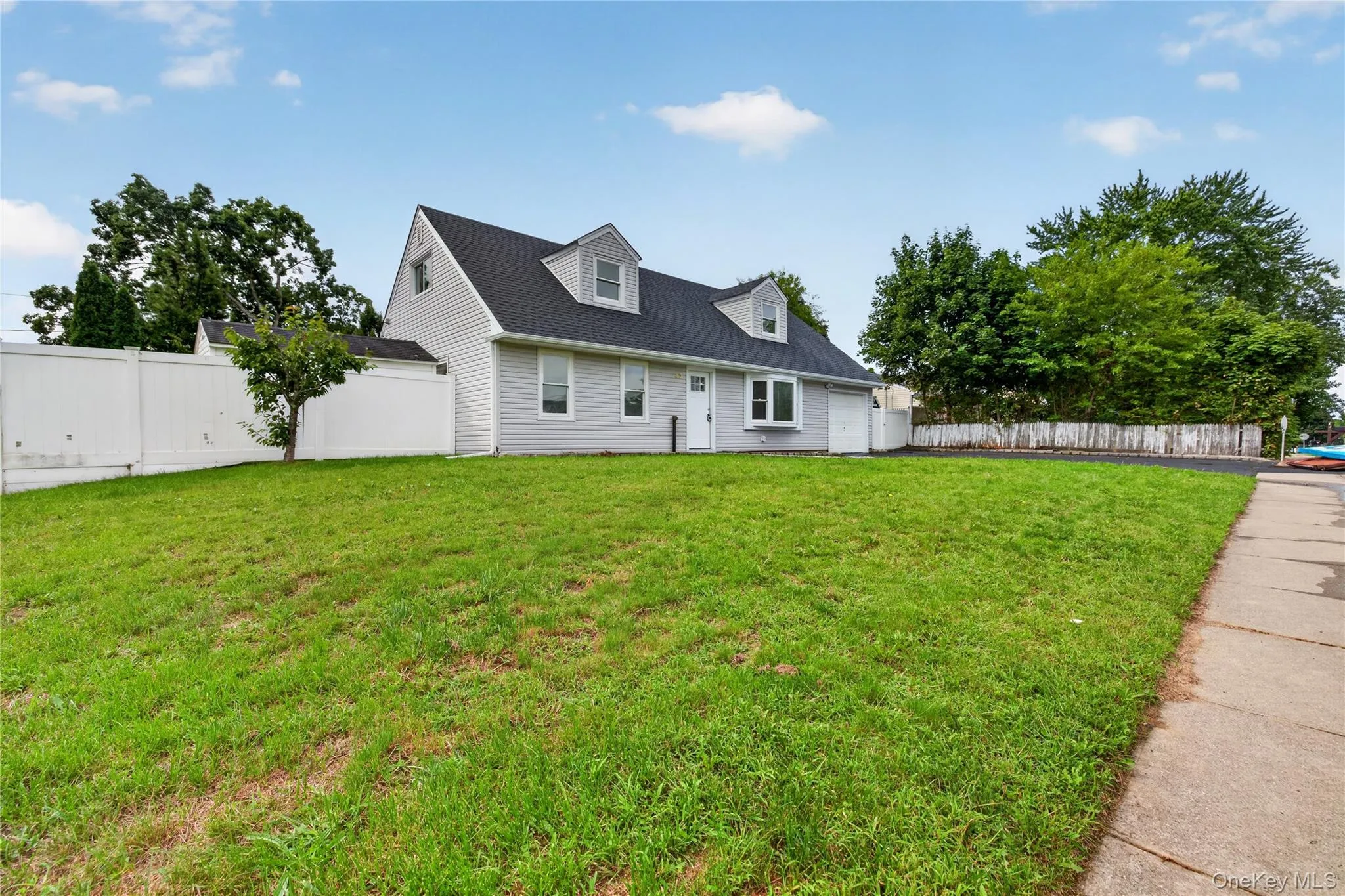 42 Clymer Street, Brookhaven, NY, 5 Bedrooms Bedrooms, 11 Rooms Rooms,2 BathroomsBathrooms,Residential,For Rent,Clymer,0,1046952 42 Clymer Street, Brookhaven, NY, 5 Bedrooms Bedrooms, 11 Rooms Rooms,2 BathroomsBathrooms,Residential,For Rent,Clymer,0,1046952