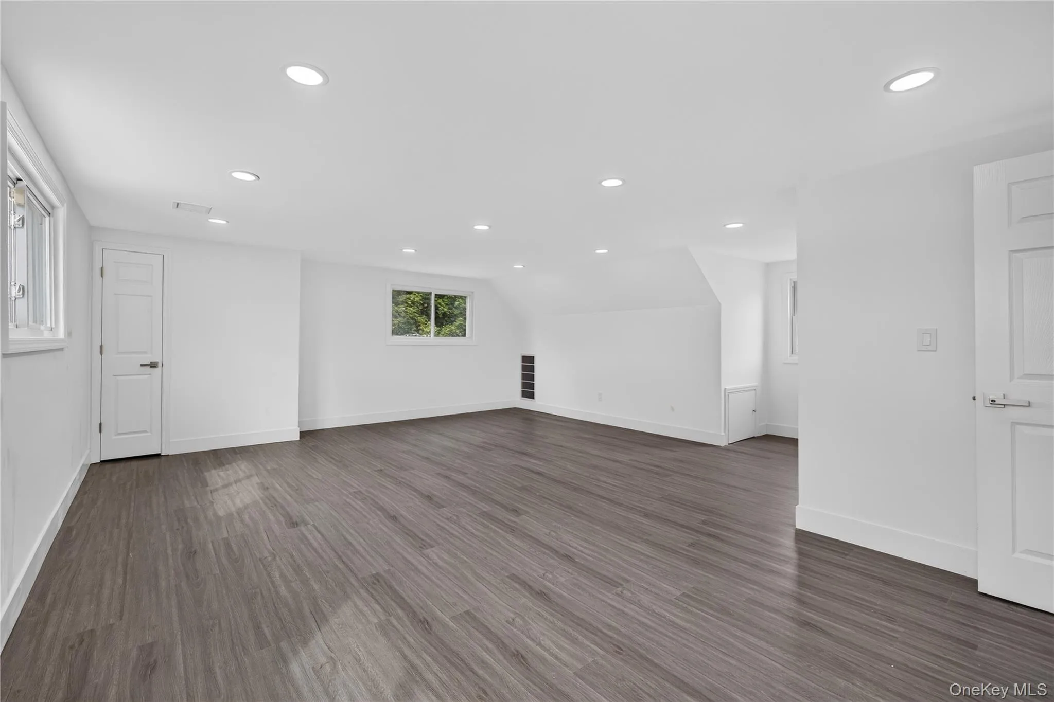42 Clymer Street, Brookhaven, NY, 5 Bedrooms Bedrooms, 11 Rooms Rooms,2 BathroomsBathrooms,Residential,For Rent,Clymer,0,1046952 42 Clymer Street, Brookhaven, NY, 5 Bedrooms Bedrooms, 11 Rooms Rooms,2 BathroomsBathrooms,Residential,For Rent,Clymer,0,1046952