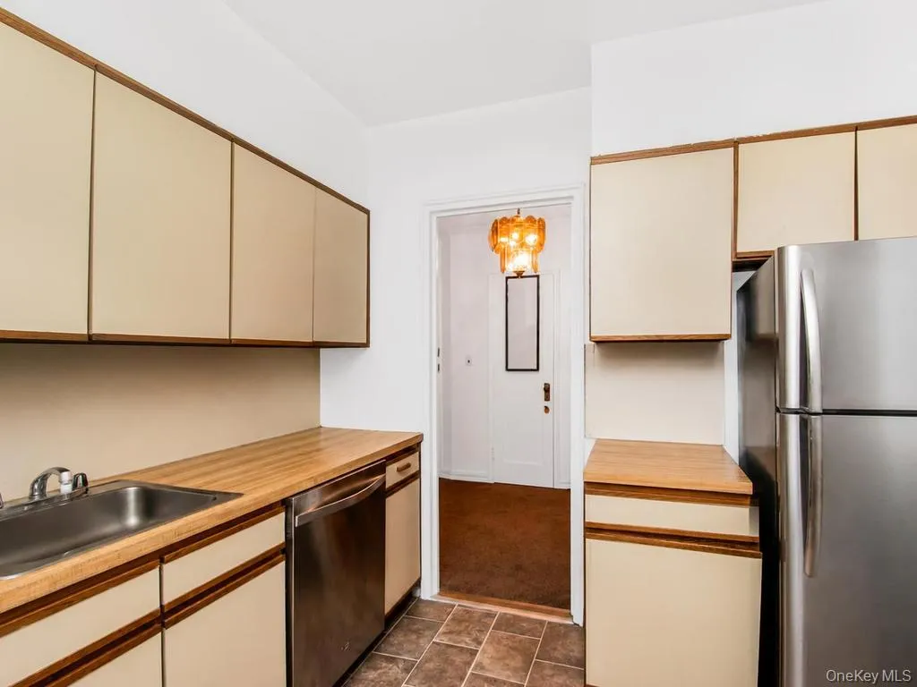 306 Mosholu Parkway, New York, NY, 1 Bedroom Bedrooms, 5 Rooms Rooms,1 BathroomBathrooms,Residential,For Rent,Mosholu,0,1046962 306 Mosholu Parkway, New York, NY, 1 Bedroom Bedrooms, 5 Rooms Rooms,1 BathroomBathrooms,Residential,For Rent,Mosholu,0,1046962