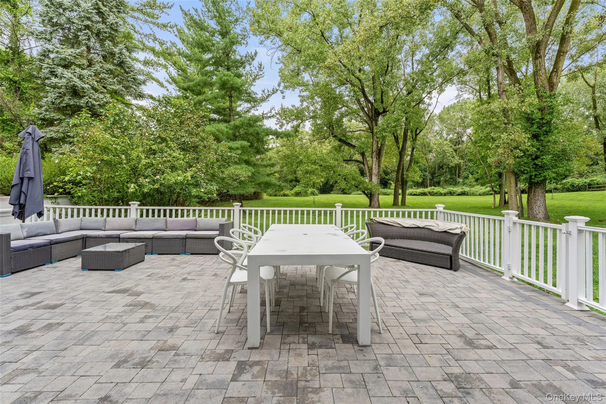 22 Berrybush Lane, Greenburgh, NY, 2 Bedrooms Bedrooms, 5 Rooms Rooms,3 BathroomsBathrooms,Residential,For Rent,Berrybush,0,1046963 22 Berrybush Lane, Greenburgh, NY, 2 Bedrooms Bedrooms, 5 Rooms Rooms,3 BathroomsBathrooms,Residential,For Rent,Berrybush,0,1046963