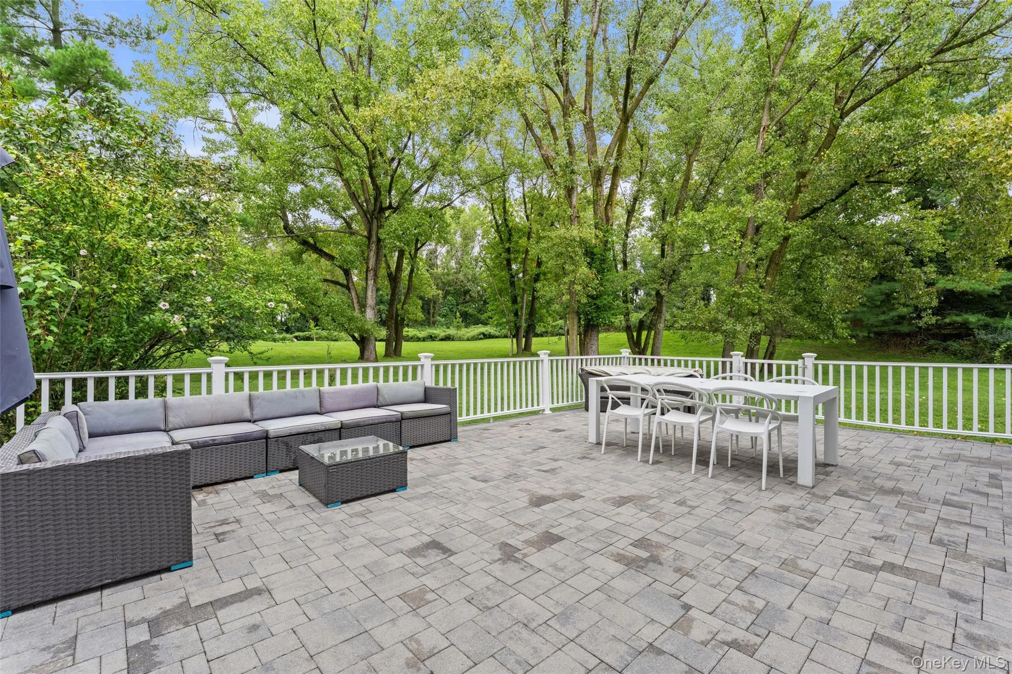 22 Berrybush Lane, Greenburgh, NY, 2 Bedrooms Bedrooms, 5 Rooms Rooms,3 BathroomsBathrooms,Residential,For Rent,Berrybush,0,1046963 22 Berrybush Lane, Greenburgh, NY, 2 Bedrooms Bedrooms, 5 Rooms Rooms,3 BathroomsBathrooms,Residential,For Rent,Berrybush,0,1046963