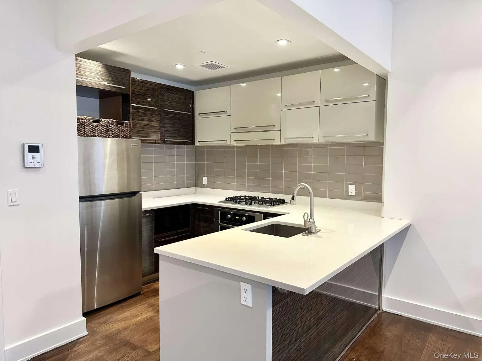26-26 Jackson Avenue, New York, NY, 1 Bedroom Bedrooms, 4 Rooms Rooms,1 BathroomBathrooms,Residential Lease,For Rent,Jackson,0,1046969 26-26 Jackson Avenue, New York, NY, 1 Bedroom Bedrooms, 4 Rooms Rooms,1 BathroomBathrooms,Residential Lease,For Rent,Jackson,0,1046969