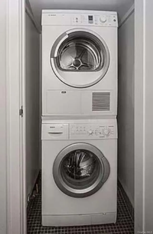 26-26 Jackson Avenue, New York, NY, 1 Bedroom Bedrooms, 4 Rooms Rooms,1 BathroomBathrooms,Residential Lease,For Rent,Jackson,0,1046969 26-26 Jackson Avenue, New York, NY, 1 Bedroom Bedrooms, 4 Rooms Rooms,1 BathroomBathrooms,Residential Lease,For Rent,Jackson,0,1046969
