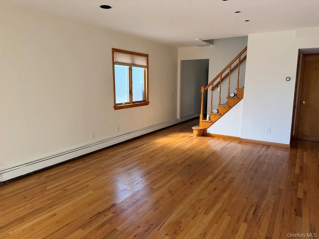 58 Marwood Road, North Hempstead, NY, 3 Bedrooms Bedrooms, 7 Rooms Rooms,4 BathroomsBathrooms,Residential Lease,For Rent,Marwood,0,1046988 58 Marwood Road, North Hempstead, NY, 3 Bedrooms Bedrooms, 7 Rooms Rooms,4 BathroomsBathrooms,Residential Lease,For Rent,Marwood,0,1046988