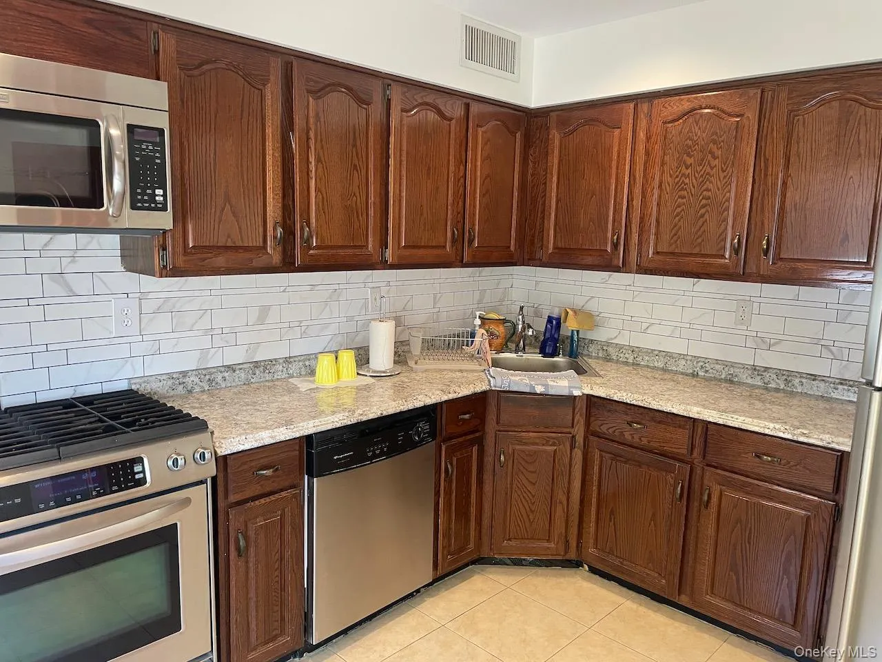 58 Marwood Road, North Hempstead, NY, 3 Bedrooms Bedrooms, 7 Rooms Rooms,4 BathroomsBathrooms,Residential Lease,For Rent,Marwood,0,1046988 58 Marwood Road, North Hempstead, NY, 3 Bedrooms Bedrooms, 7 Rooms Rooms,4 BathroomsBathrooms,Residential Lease,For Rent,Marwood,0,1046988