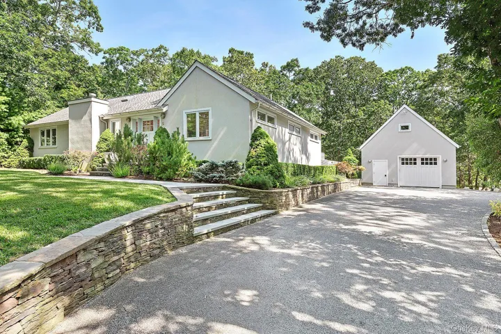 5 Rowman Court, East Hampton, New York 11937