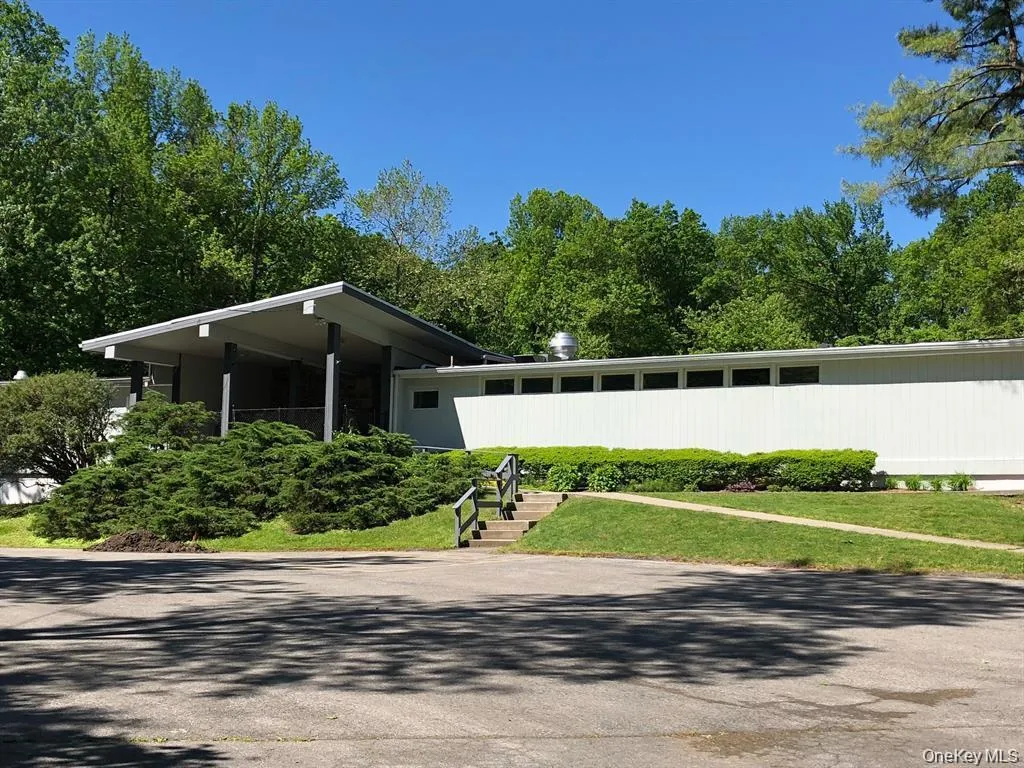 61 Stony Run, New Rochelle, NY, 5 Bedrooms Bedrooms, 9 Rooms Rooms,3 BathroomsBathrooms,Residential,For Rent,Stony,0,1047016 61 Stony Run, New Rochelle, NY, 5 Bedrooms Bedrooms, 9 Rooms Rooms,3 BathroomsBathrooms,Residential,For Rent,Stony,0,1047016