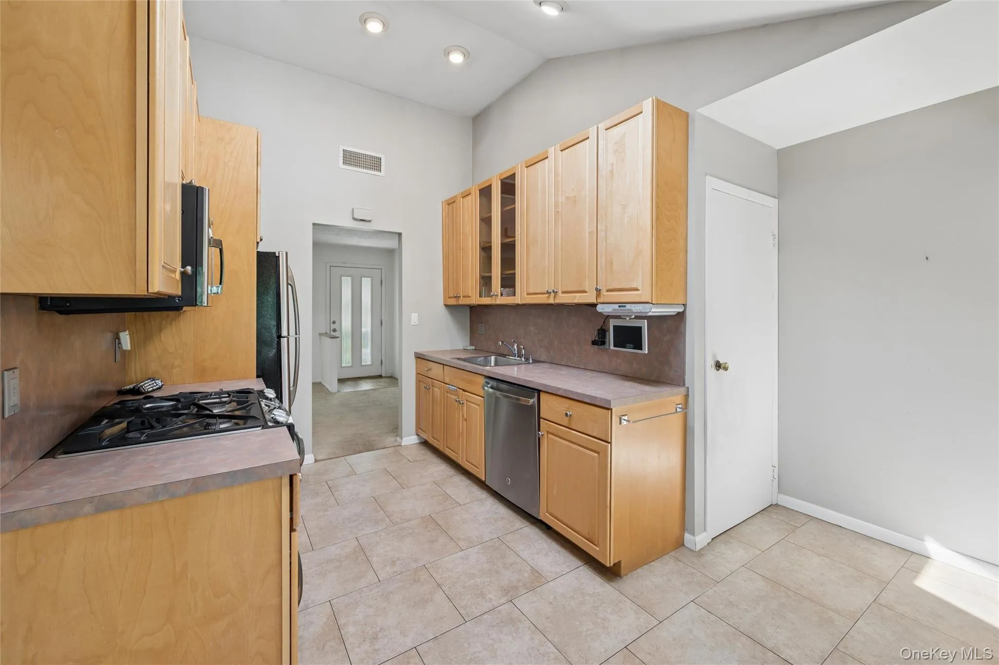 5 Kenny Street, Smithtown, NY, 3 Bedrooms Bedrooms, 7 Rooms Rooms,2 BathroomsBathrooms,Residential,For Rent,Kenny,0,1047017 5 Kenny Street, Smithtown, NY, 3 Bedrooms Bedrooms, 7 Rooms Rooms,2 BathroomsBathrooms,Residential,For Rent,Kenny,0,1047017