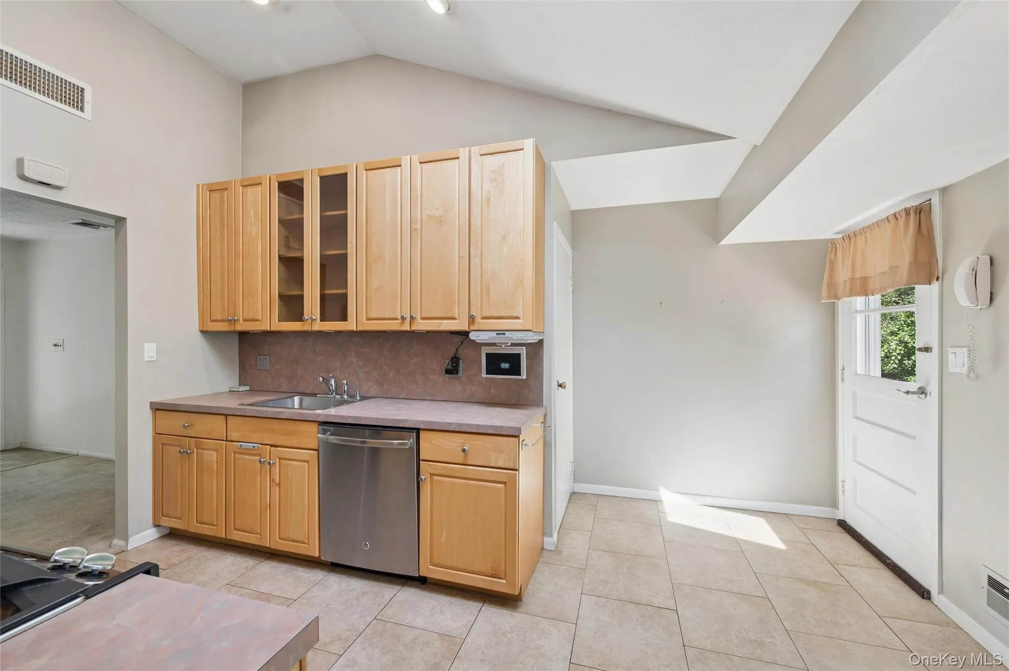 5 Kenny Street, Smithtown, NY, 3 Bedrooms Bedrooms, 7 Rooms Rooms,2 BathroomsBathrooms,Residential,For Rent,Kenny,0,1047017 5 Kenny Street, Smithtown, NY, 3 Bedrooms Bedrooms, 7 Rooms Rooms,2 BathroomsBathrooms,Residential,For Rent,Kenny,0,1047017