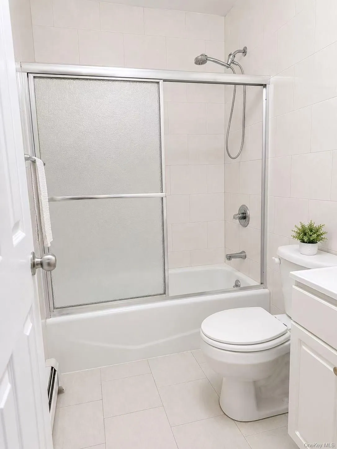 104-48 37th Drive, New York, NY, 2 Bedrooms Bedrooms, 4 Rooms Rooms,2 BathroomsBathrooms,Residential,For Rent,37th,0,1047018 104-48 37th Drive, New York, NY, 2 Bedrooms Bedrooms, 4 Rooms Rooms,2 BathroomsBathrooms,Residential,For Rent,37th,0,1047018