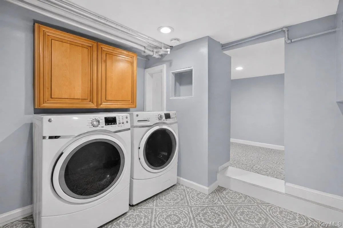 255 Cochran Place, Hempstead, NY, 3 Bedrooms Bedrooms, 8 Rooms Rooms,3 BathroomsBathrooms,Residential,For Rent,Cochran,0,1047021 255 Cochran Place, Hempstead, NY, 3 Bedrooms Bedrooms, 8 Rooms Rooms,3 BathroomsBathrooms,Residential,For Rent,Cochran,0,1047021