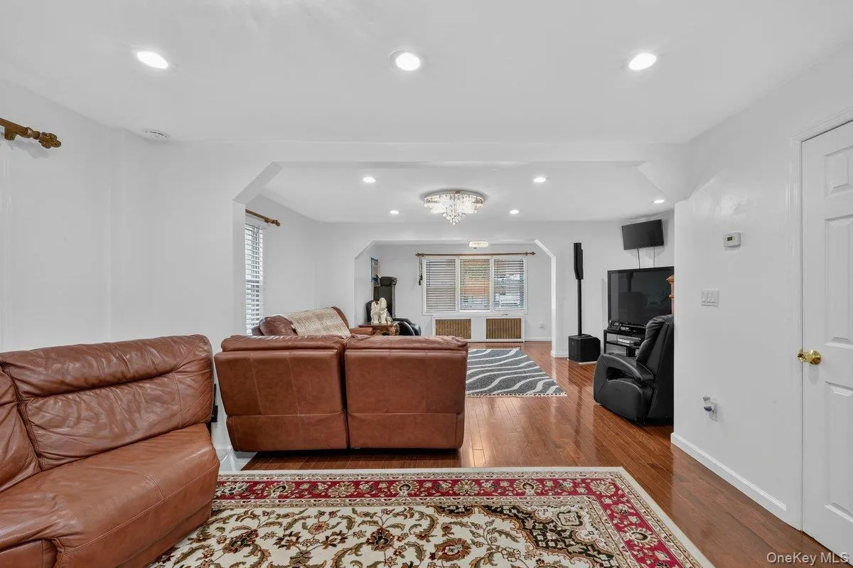 255 Cochran Place, Hempstead, NY, 3 Bedrooms Bedrooms, 8 Rooms Rooms,3 BathroomsBathrooms,Residential,For Rent,Cochran,0,1047021 255 Cochran Place, Hempstead, NY, 3 Bedrooms Bedrooms, 8 Rooms Rooms,3 BathroomsBathrooms,Residential,For Rent,Cochran,0,1047021