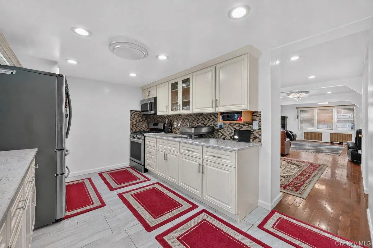 255 Cochran Place, Hempstead, NY, 3 Bedrooms Bedrooms, 8 Rooms Rooms,3 BathroomsBathrooms,Residential,For Rent,Cochran,0,1047021 255 Cochran Place, Hempstead, NY, 3 Bedrooms Bedrooms, 8 Rooms Rooms,3 BathroomsBathrooms,Residential,For Rent,Cochran,0,1047021
