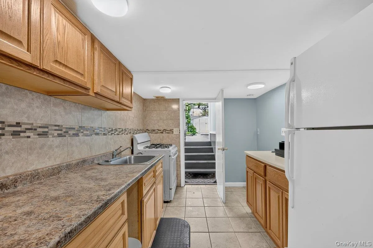 255 Cochran Place, Hempstead, NY, 3 Bedrooms Bedrooms, 8 Rooms Rooms,3 BathroomsBathrooms,Residential,For Rent,Cochran,0,1047021 255 Cochran Place, Hempstead, NY, 3 Bedrooms Bedrooms, 8 Rooms Rooms,3 BathroomsBathrooms,Residential,For Rent,Cochran,0,1047021