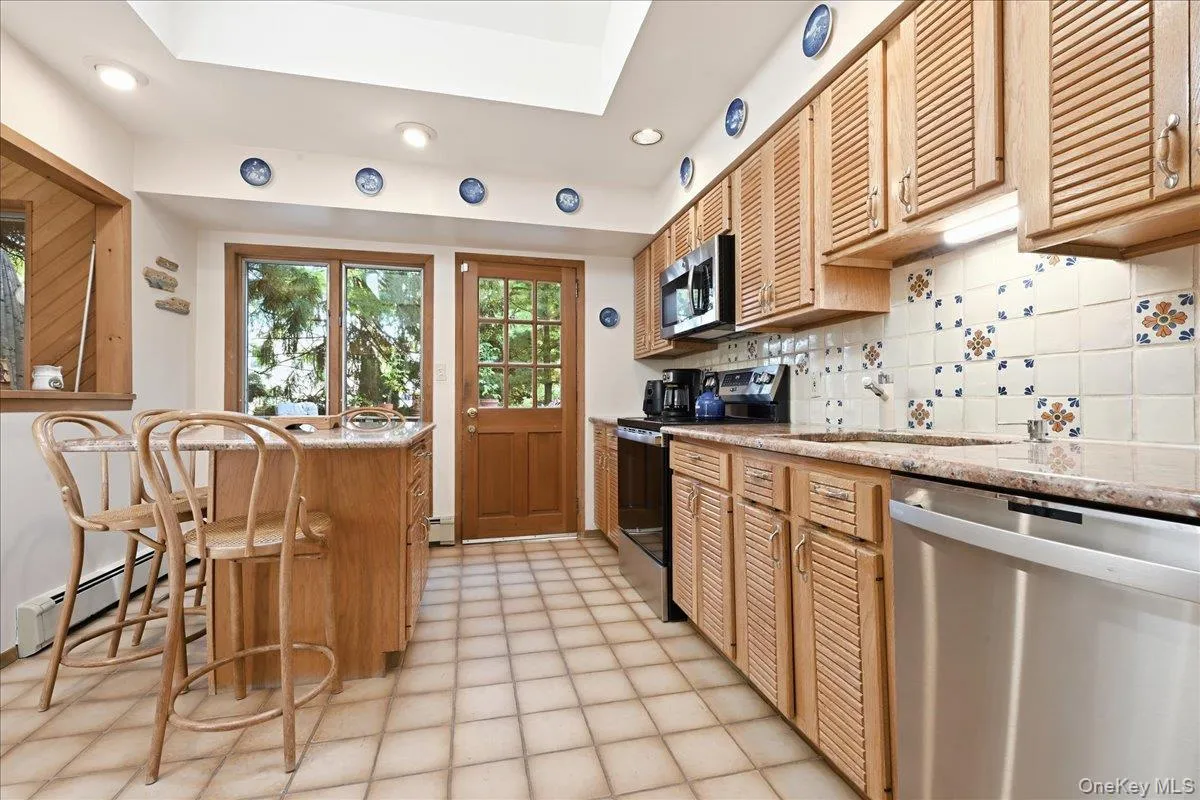 2484 Kayron Lane, Hempstead, NY, 4 Bedrooms Bedrooms, 8 Rooms Rooms,2 BathroomsBathrooms,Residential,For Rent,Kayron,0,1047028 2484 Kayron Lane, Hempstead, NY, 4 Bedrooms Bedrooms, 8 Rooms Rooms,2 BathroomsBathrooms,Residential,For Rent,Kayron,0,1047028