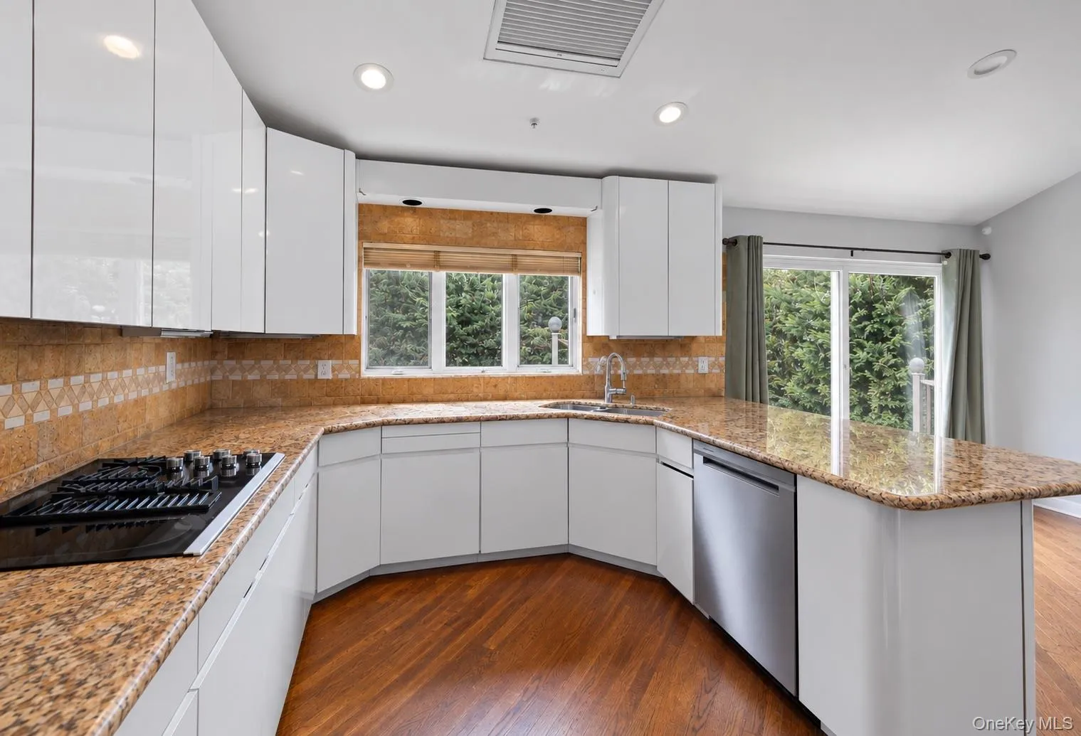 79 Plymouth Road, Oyster Bay, NY, 3 Bedrooms Bedrooms, 7 Rooms Rooms,2 BathroomsBathrooms,Residential Lease,For Rent,Plymouth,0,1047034 79 Plymouth Road, Oyster Bay, NY, 3 Bedrooms Bedrooms, 7 Rooms Rooms,2 BathroomsBathrooms,Residential Lease,For Rent,Plymouth,0,1047034