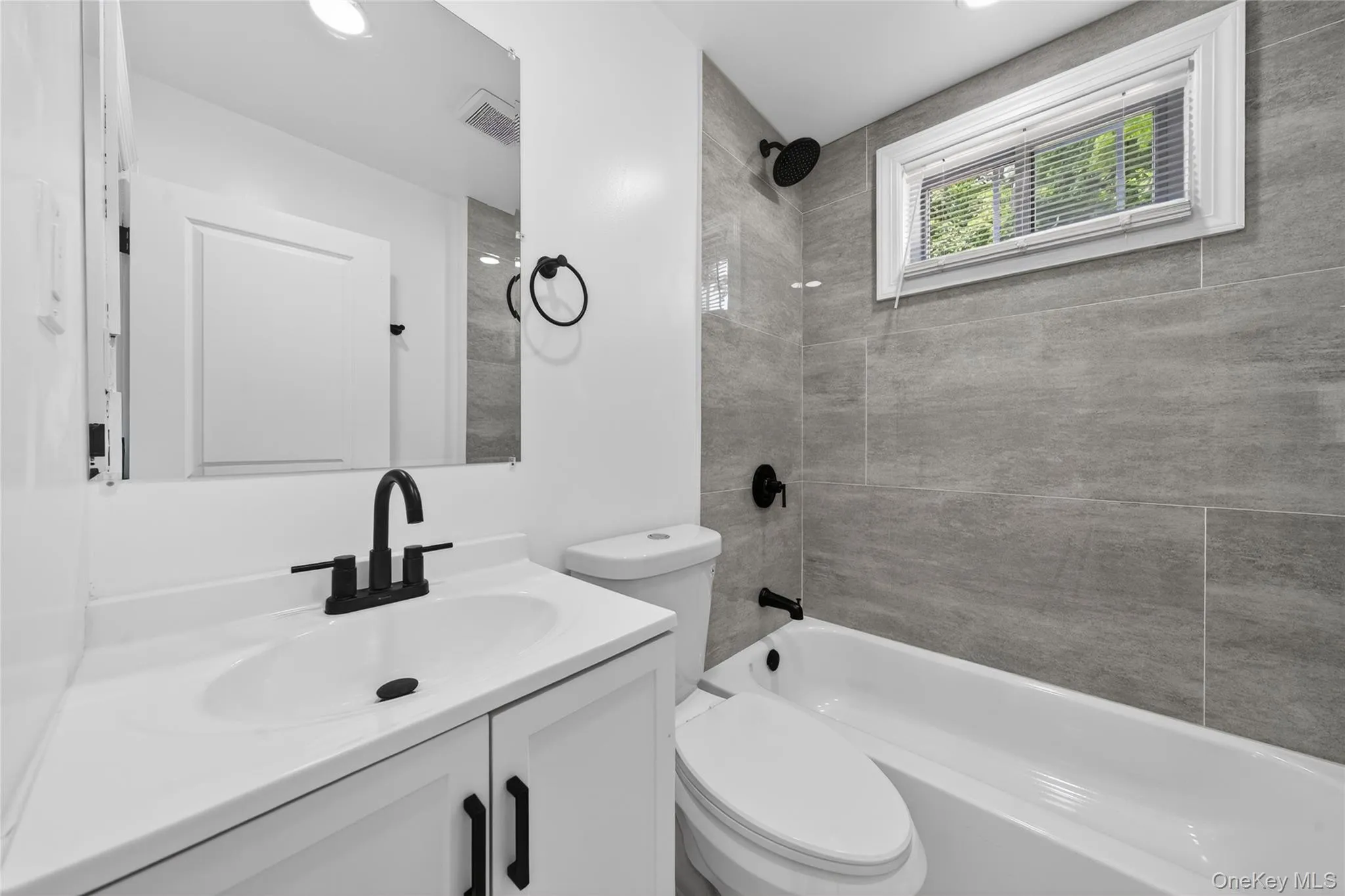 15 Grand Place, Huntington, NY, 5 Bedrooms Bedrooms, 10 Rooms Rooms,3 BathroomsBathrooms,Residential,For Rent,Grand,0,1047035 15 Grand Place, Huntington, NY, 5 Bedrooms Bedrooms, 10 Rooms Rooms,3 BathroomsBathrooms,Residential,For Rent,Grand,0,1047035