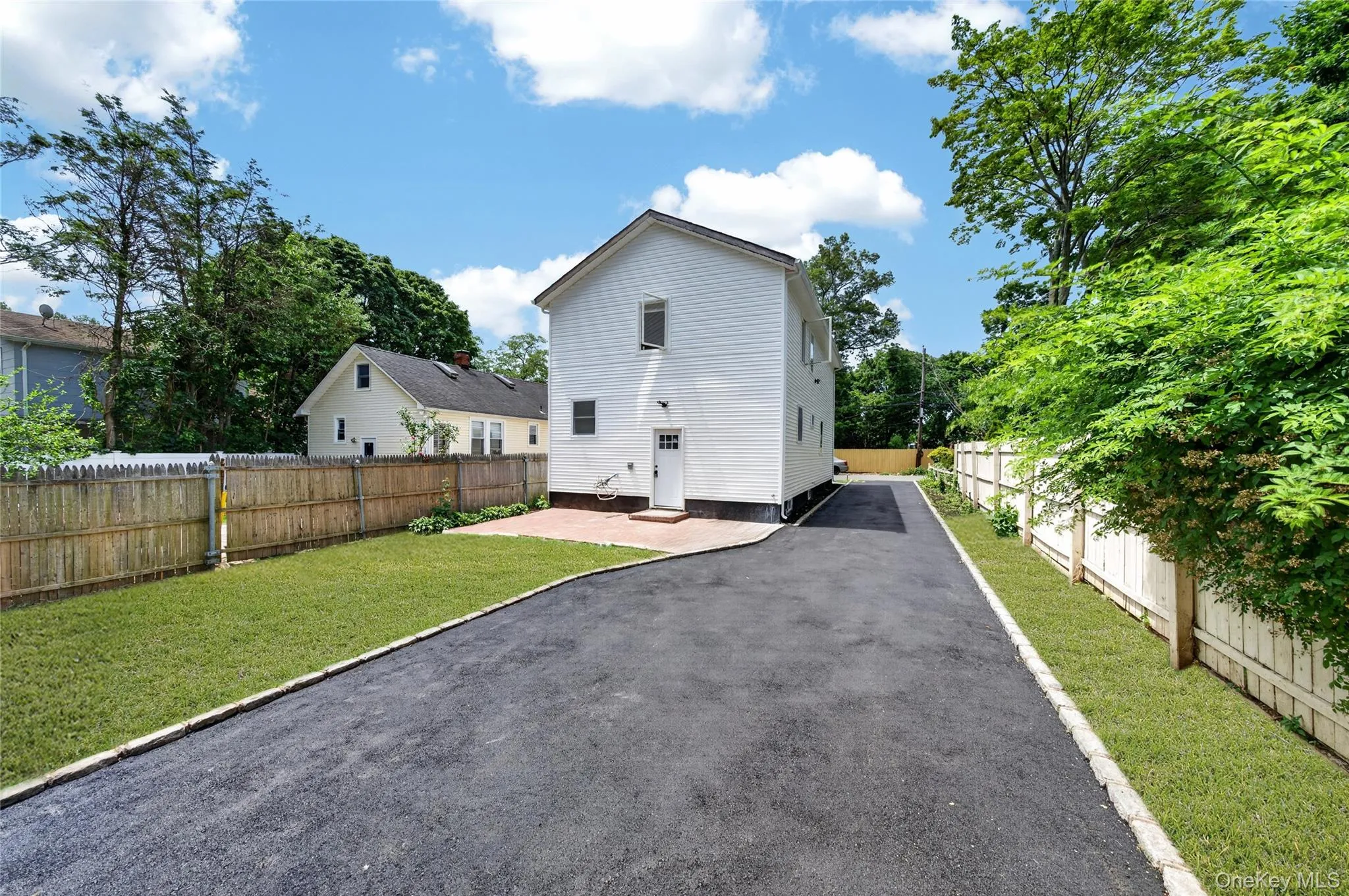15 Grand Place, Huntington, NY, 5 Bedrooms Bedrooms, 10 Rooms Rooms,3 BathroomsBathrooms,Residential,For Rent,Grand,0,1047035 15 Grand Place, Huntington, NY, 5 Bedrooms Bedrooms, 10 Rooms Rooms,3 BathroomsBathrooms,Residential,For Rent,Grand,0,1047035
