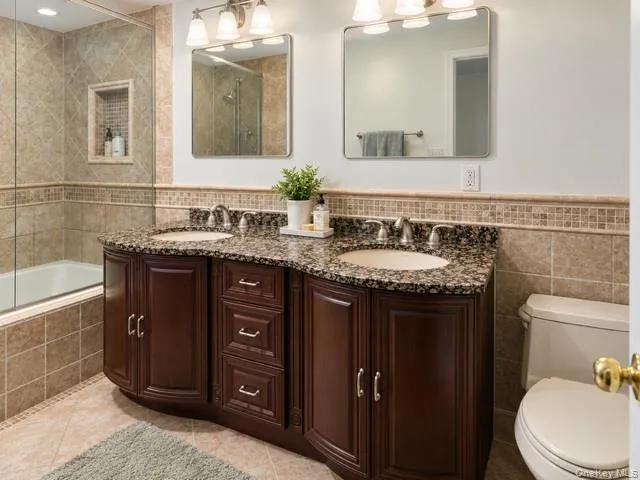 En suite primary bathroom En suite primary bathroom