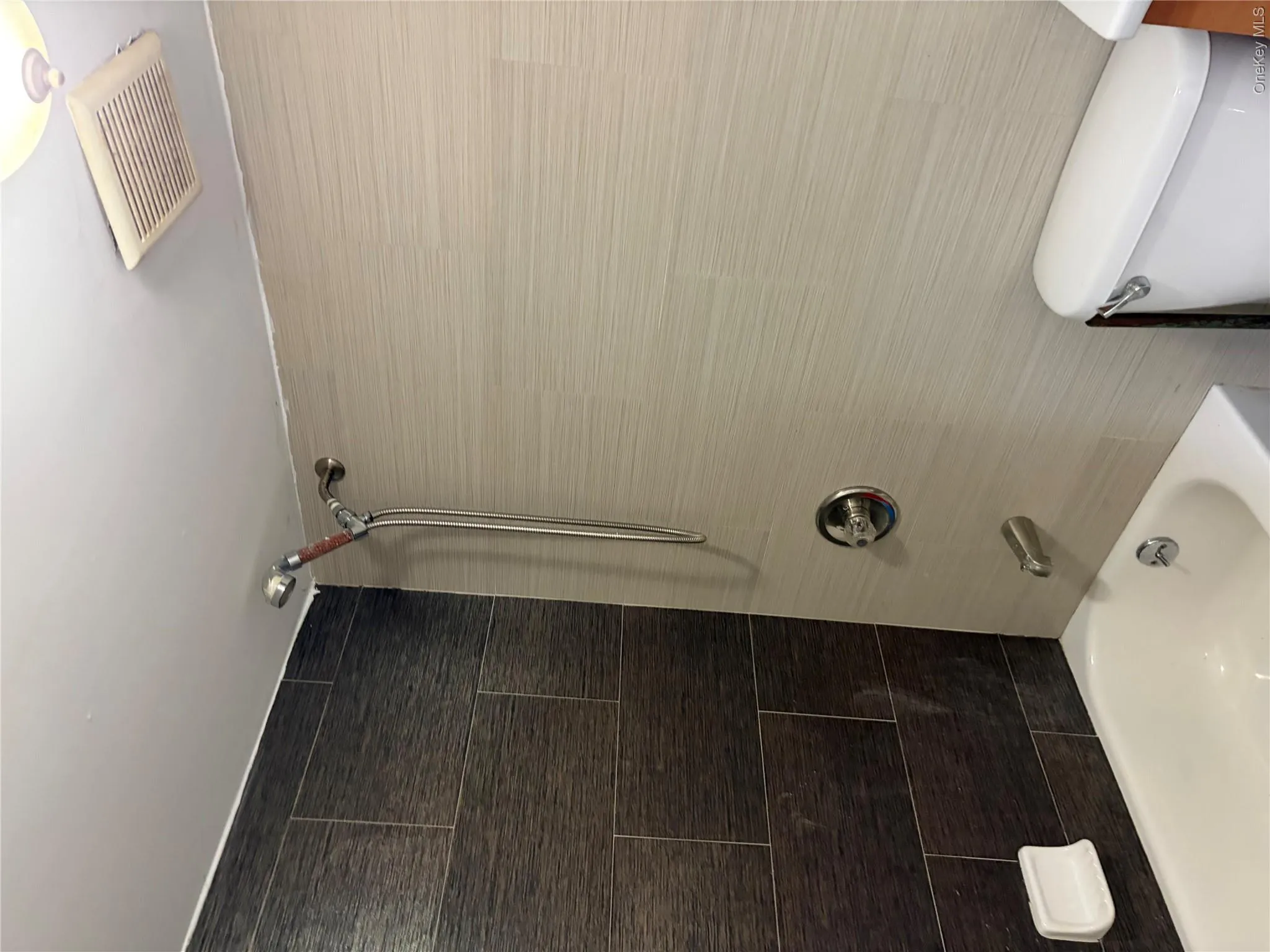 655 Hendrix Street, New York, NY, 3 Bedrooms Bedrooms, 5 Rooms Rooms,1 BathroomBathrooms,Residential Lease,For Rent,Hendrix,0,1047050 655 Hendrix Street, New York, NY, 3 Bedrooms Bedrooms, 5 Rooms Rooms,1 BathroomBathrooms,Residential Lease,For Rent,Hendrix,0,1047050