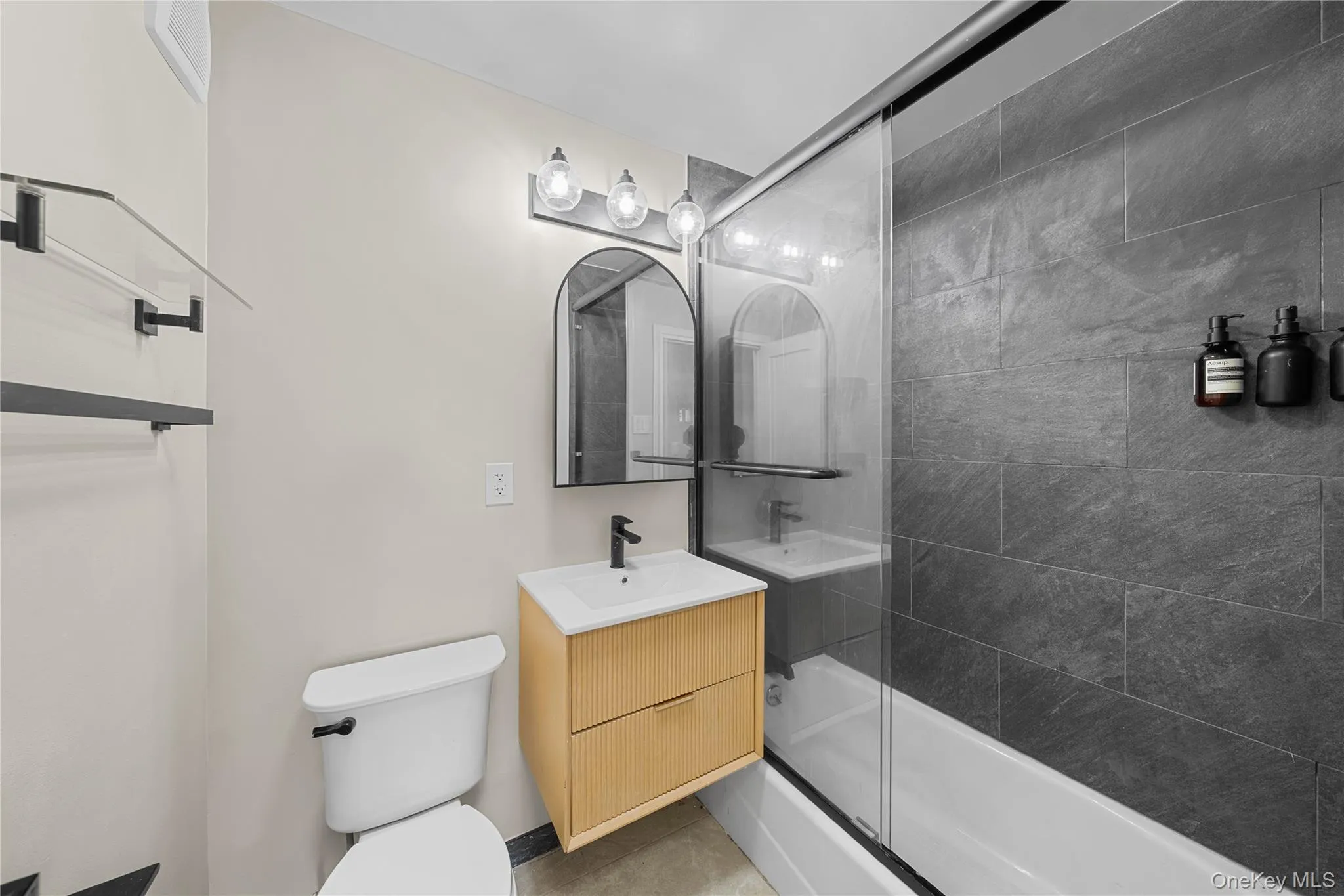 3 sadore Lane, Yonkers, NY, 2 Bedrooms Bedrooms, 5 Rooms Rooms,1 BathroomBathrooms,Residential,For Rent,sadore,0,1047054 3 sadore Lane, Yonkers, NY, 2 Bedrooms Bedrooms, 5 Rooms Rooms,1 BathroomBathrooms,Residential,For Rent,sadore,0,1047054