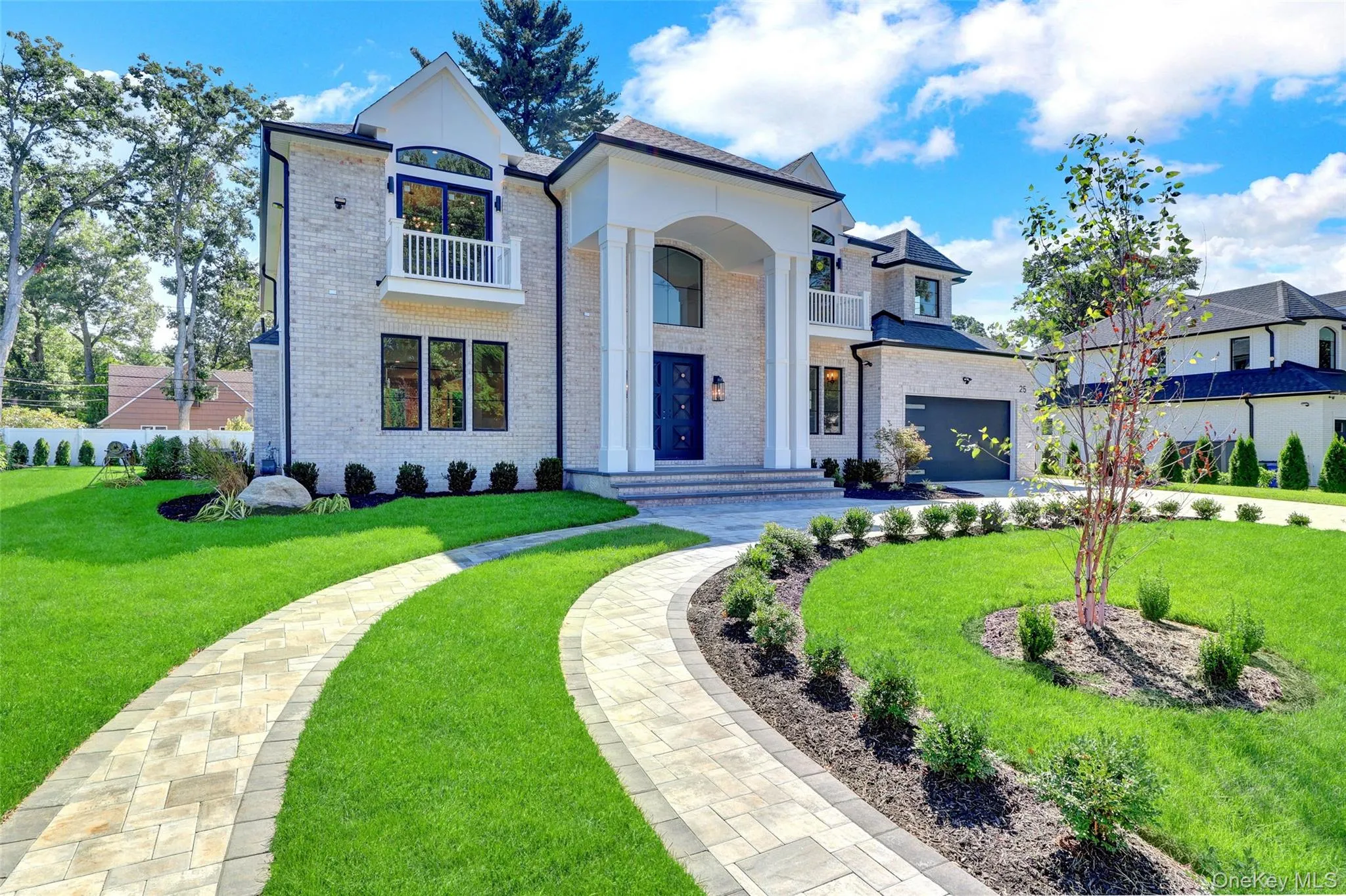 Front w/circular Driveway Front w/circular Driveway