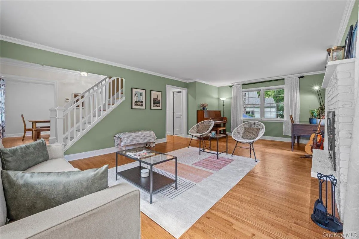 40 Branford Road, Greenburgh, NY, 4 Bedrooms Bedrooms, 9 Rooms Rooms,2 BathroomsBathrooms,Residential,For Rent,Branford,0,1047069 40 Branford Road, Greenburgh, NY, 4 Bedrooms Bedrooms, 9 Rooms Rooms,2 BathroomsBathrooms,Residential,For Rent,Branford,0,1047069
