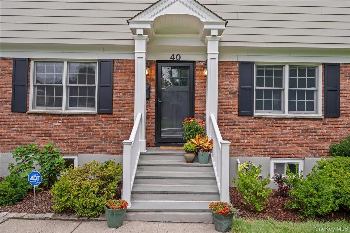 40 Branford Road, Greenburgh, NY, 4 Bedrooms Bedrooms, 9 Rooms Rooms,2 BathroomsBathrooms,Residential,For Rent,Branford,0,1047069 40 Branford Road, Greenburgh, NY, 4 Bedrooms Bedrooms, 9 Rooms Rooms,2 BathroomsBathrooms,Residential,For Rent,Branford,0,1047069