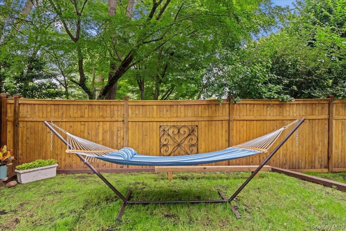 40 Branford Road, Greenburgh, NY, 4 Bedrooms Bedrooms, 9 Rooms Rooms,2 BathroomsBathrooms,Residential,For Rent,Branford,0,1047069 40 Branford Road, Greenburgh, NY, 4 Bedrooms Bedrooms, 9 Rooms Rooms,2 BathroomsBathrooms,Residential,For Rent,Branford,0,1047069