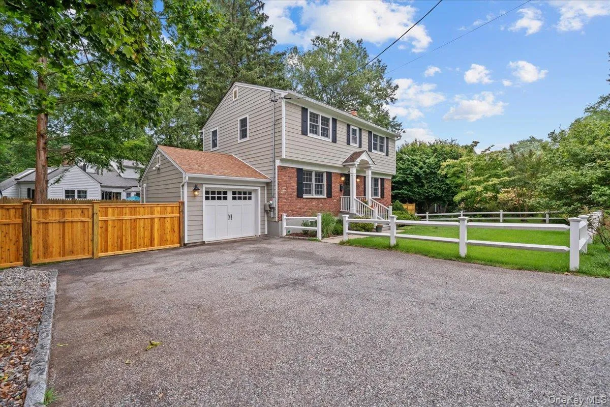 40 Branford Road, Greenburgh, NY, 4 Bedrooms Bedrooms, 9 Rooms Rooms,2 BathroomsBathrooms,Residential,For Rent,Branford,0,1047069 40 Branford Road, Greenburgh, NY, 4 Bedrooms Bedrooms, 9 Rooms Rooms,2 BathroomsBathrooms,Residential,For Rent,Branford,0,1047069