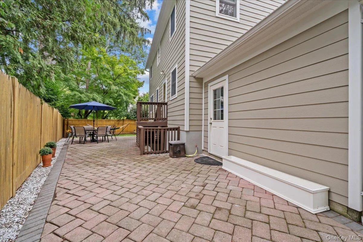 40 Branford Road, Greenburgh, NY, 4 Bedrooms Bedrooms, 9 Rooms Rooms,2 BathroomsBathrooms,Residential,For Rent,Branford,0,1047069 40 Branford Road, Greenburgh, NY, 4 Bedrooms Bedrooms, 9 Rooms Rooms,2 BathroomsBathrooms,Residential,For Rent,Branford,0,1047069