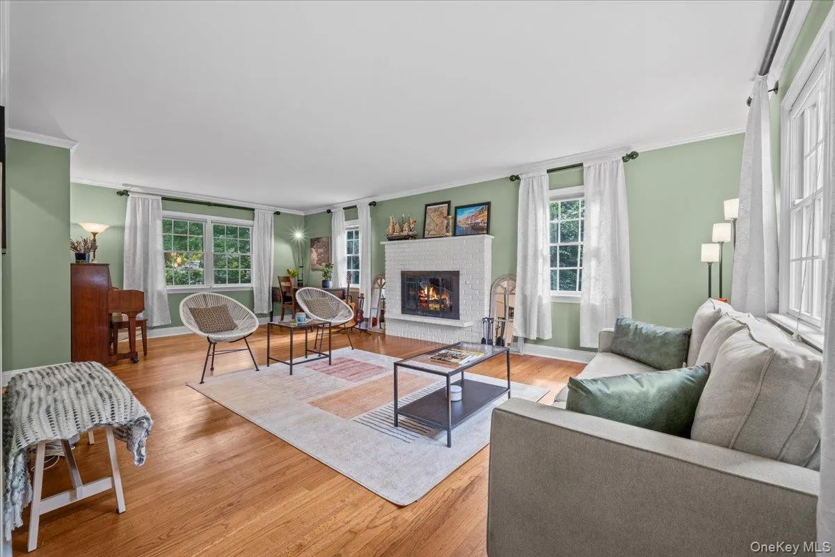 40 Branford Road, Greenburgh, NY, 4 Bedrooms Bedrooms, 9 Rooms Rooms,2 BathroomsBathrooms,Residential,For Rent,Branford,0,1047069 40 Branford Road, Greenburgh, NY, 4 Bedrooms Bedrooms, 9 Rooms Rooms,2 BathroomsBathrooms,Residential,For Rent,Branford,0,1047069