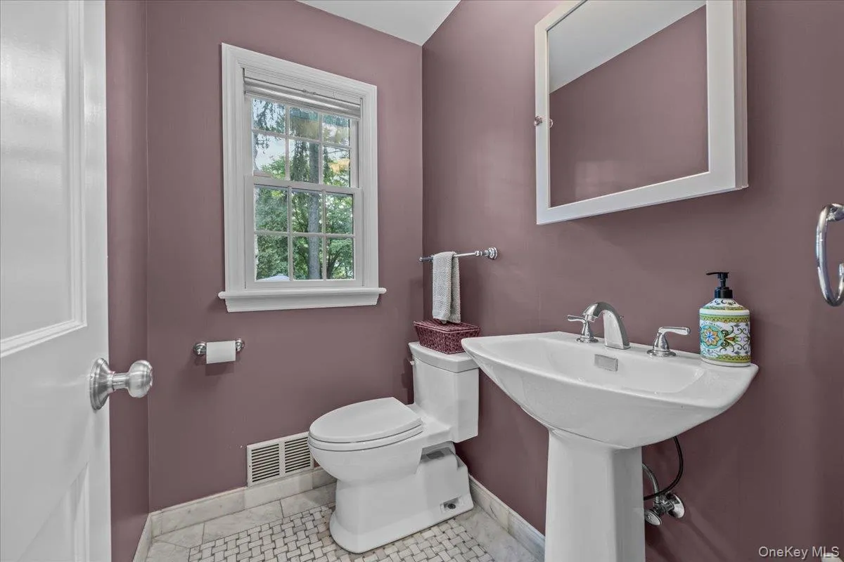 40 Branford Road, Greenburgh, NY, 4 Bedrooms Bedrooms, 9 Rooms Rooms,2 BathroomsBathrooms,Residential,For Rent,Branford,0,1047069 40 Branford Road, Greenburgh, NY, 4 Bedrooms Bedrooms, 9 Rooms Rooms,2 BathroomsBathrooms,Residential,For Rent,Branford,0,1047069