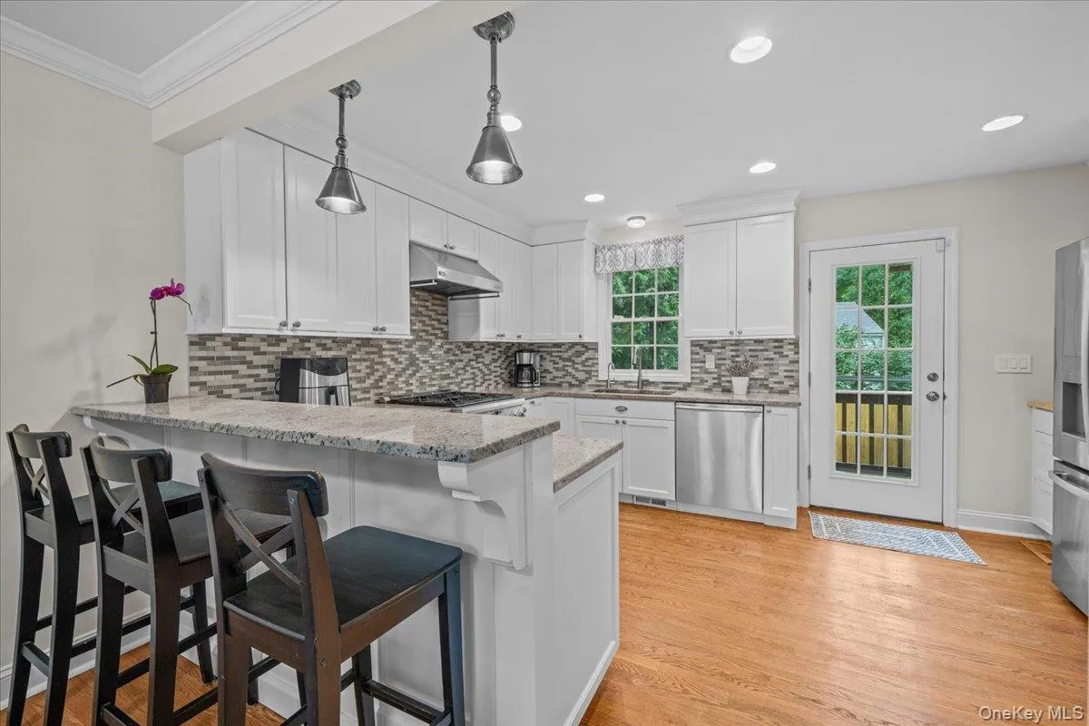 40 Branford Road, Greenburgh, NY, 4 Bedrooms Bedrooms, 9 Rooms Rooms,2 BathroomsBathrooms,Residential,For Rent,Branford,0,1047069 40 Branford Road, Greenburgh, NY, 4 Bedrooms Bedrooms, 9 Rooms Rooms,2 BathroomsBathrooms,Residential,For Rent,Branford,0,1047069