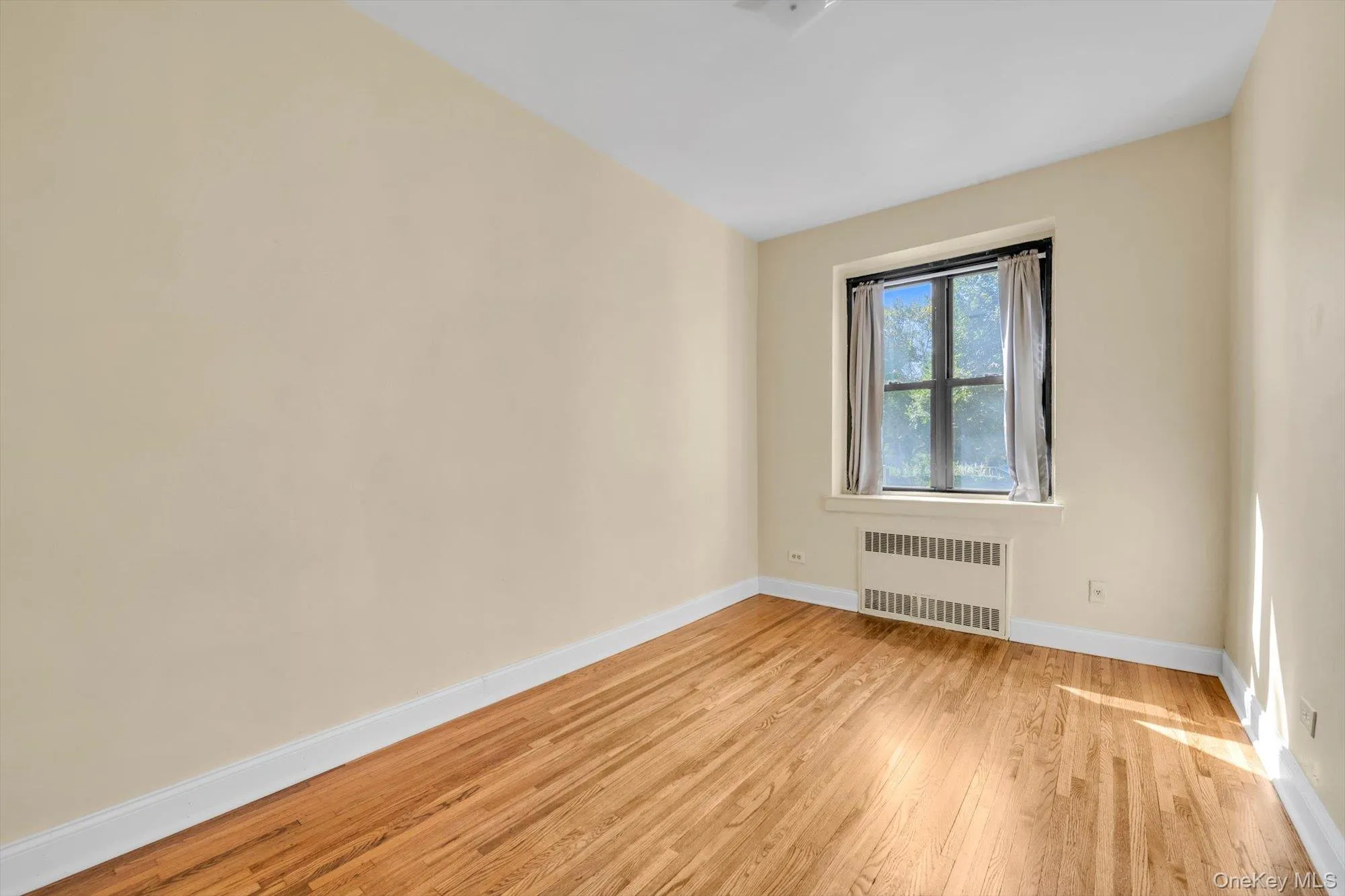 112-25 34 Avenue, New York, NY, 1 Bedroom Bedrooms, 4 Rooms Rooms,1 BathroomBathrooms,Residential,For Rent,34,0,1047071 112-25 34 Avenue, New York, NY, 1 Bedroom Bedrooms, 4 Rooms Rooms,1 BathroomBathrooms,Residential,For Rent,34,0,1047071