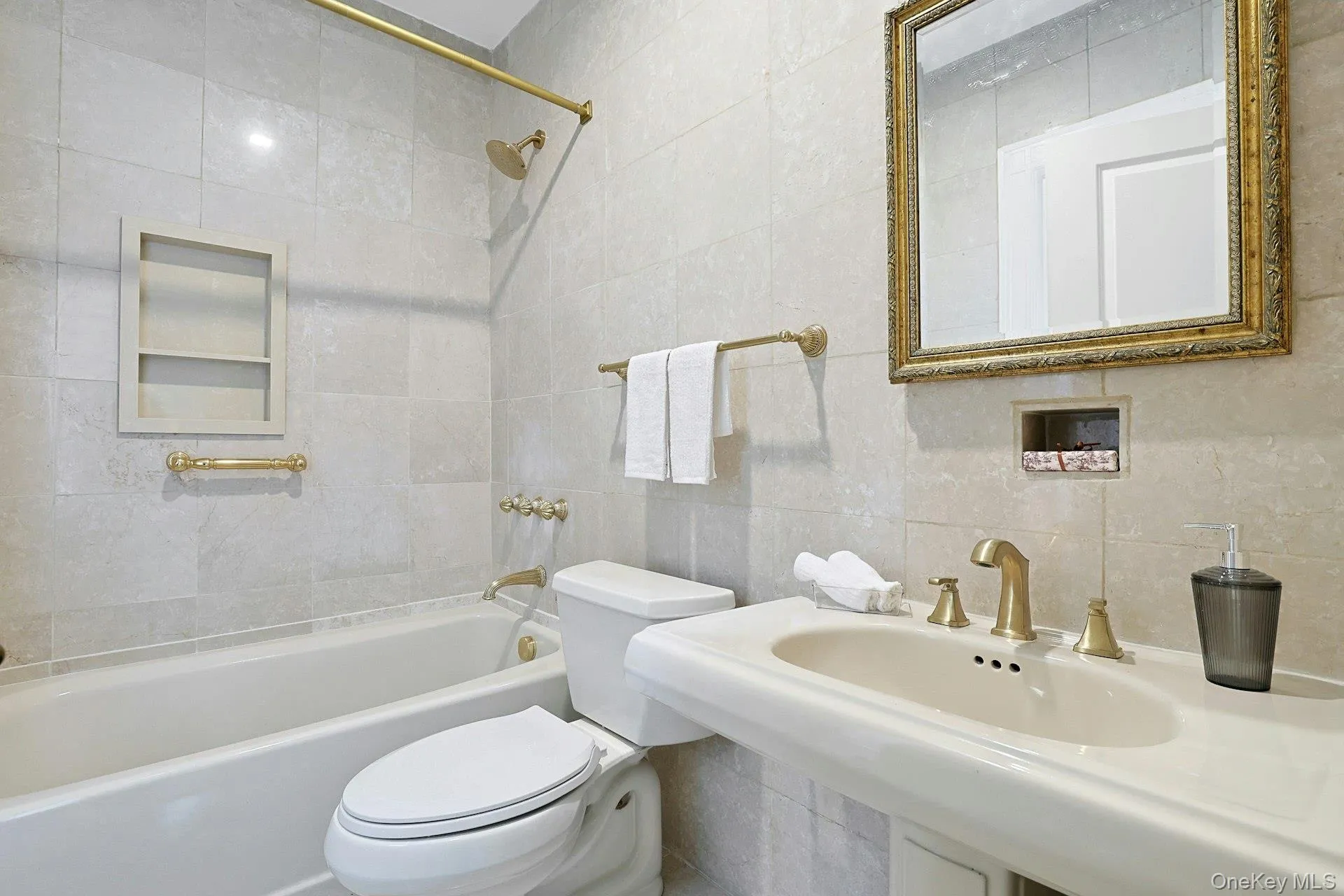 50 Forest Circle, New Rochelle, NY, 6 Bedrooms Bedrooms, 17 Rooms Rooms,4 BathroomsBathrooms,Residential,For Rent,Forest,0,1047078 50 Forest Circle, New Rochelle, NY, 6 Bedrooms Bedrooms, 17 Rooms Rooms,4 BathroomsBathrooms,Residential,For Rent,Forest,0,1047078