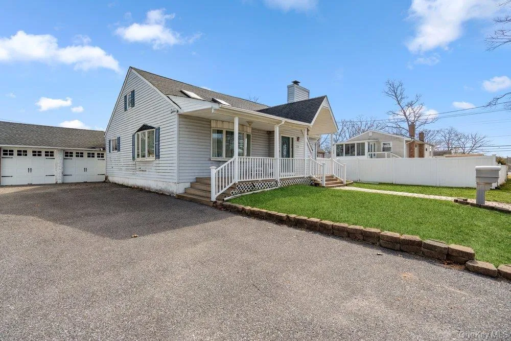 125 3rd Street, Islip, NY, 4 Bedrooms Bedrooms, 7 Rooms Rooms,3 BathroomsBathrooms,Residential,For Rent,3rd,0,1047079 125 3rd Street, Islip, NY, 4 Bedrooms Bedrooms, 7 Rooms Rooms,3 BathroomsBathrooms,Residential,For Rent,3rd,0,1047079