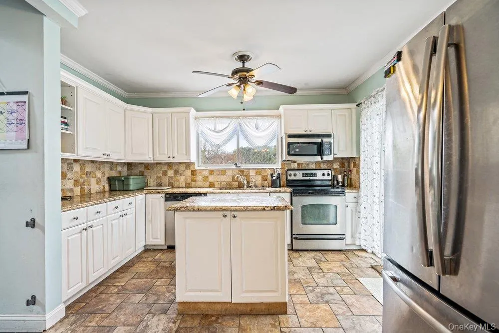 125 3rd Street, Islip, NY, 4 Bedrooms Bedrooms, 7 Rooms Rooms,3 BathroomsBathrooms,Residential,For Rent,3rd,0,1047079 125 3rd Street, Islip, NY, 4 Bedrooms Bedrooms, 7 Rooms Rooms,3 BathroomsBathrooms,Residential,For Rent,3rd,0,1047079