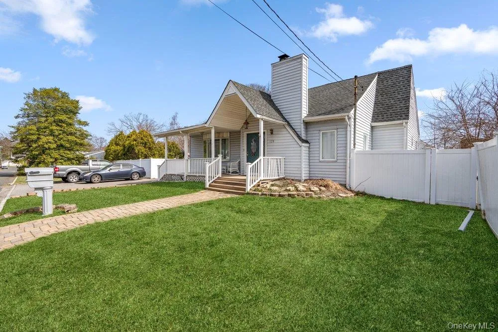 125 3rd Street, Islip, NY, 4 Bedrooms Bedrooms, 7 Rooms Rooms,3 BathroomsBathrooms,Residential,For Rent,3rd,0,1047079 125 3rd Street, Islip, NY, 4 Bedrooms Bedrooms, 7 Rooms Rooms,3 BathroomsBathrooms,Residential,For Rent,3rd,0,1047079