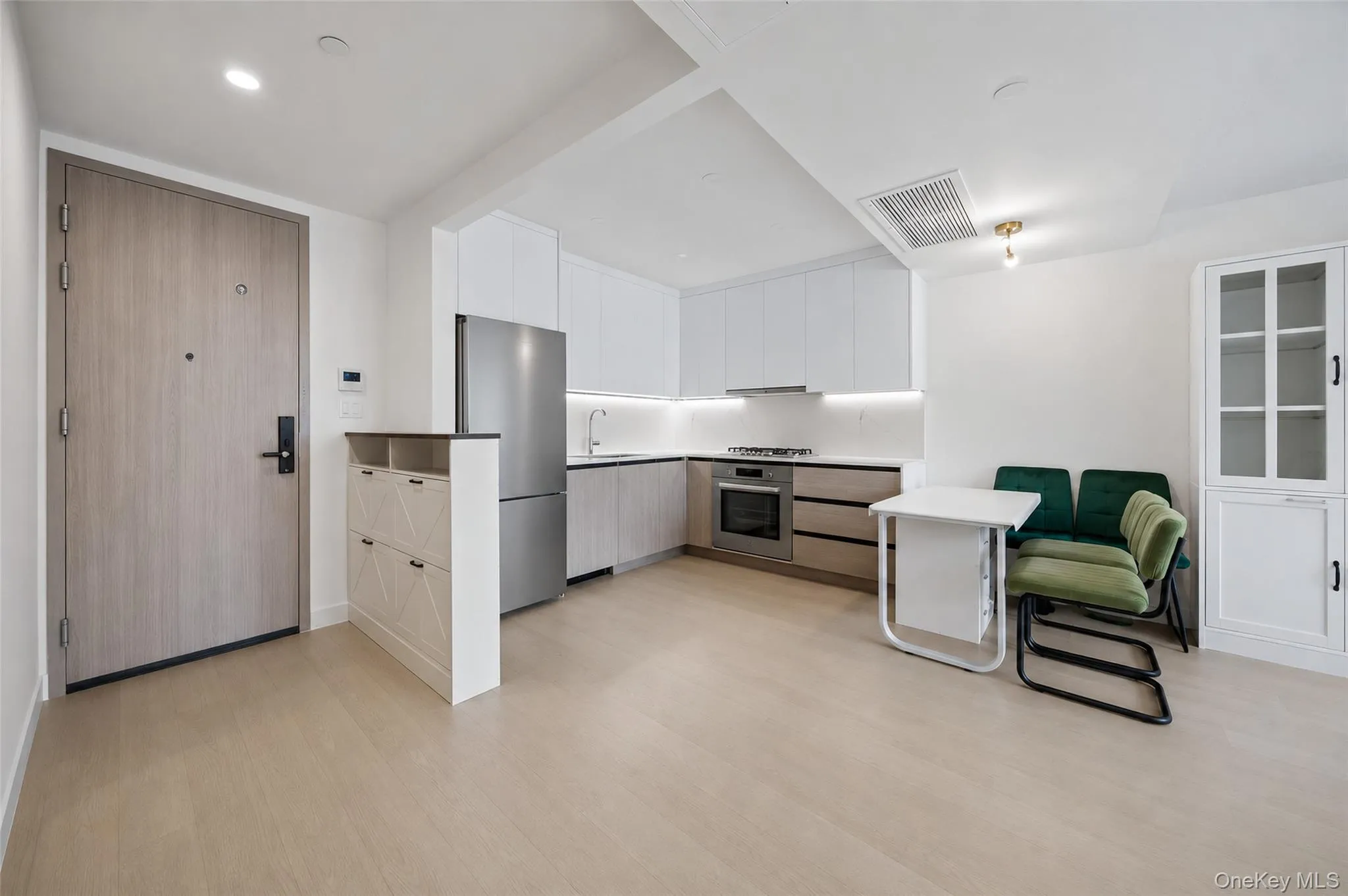 14449 Northern Boulevard, New York, NY, 1 Bedroom Bedrooms, 4 Rooms Rooms,1 BathroomBathrooms,Residential,For Rent,Northern,0,1047085 14449 Northern Boulevard, New York, NY, 1 Bedroom Bedrooms, 4 Rooms Rooms,1 BathroomBathrooms,Residential,For Rent,Northern,0,1047085