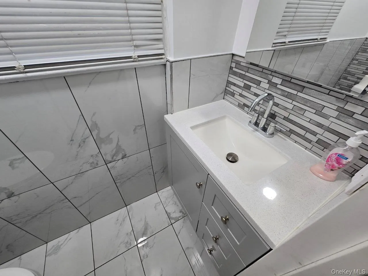 3175 Layton Avenue, New York, NY, 3 Bedrooms Bedrooms, 6 Rooms Rooms,1 BathroomBathrooms,Residential Lease,For Rent,Layton,0,1047088 3175 Layton Avenue, New York, NY, 3 Bedrooms Bedrooms, 6 Rooms Rooms,1 BathroomBathrooms,Residential Lease,For Rent,Layton,0,1047088