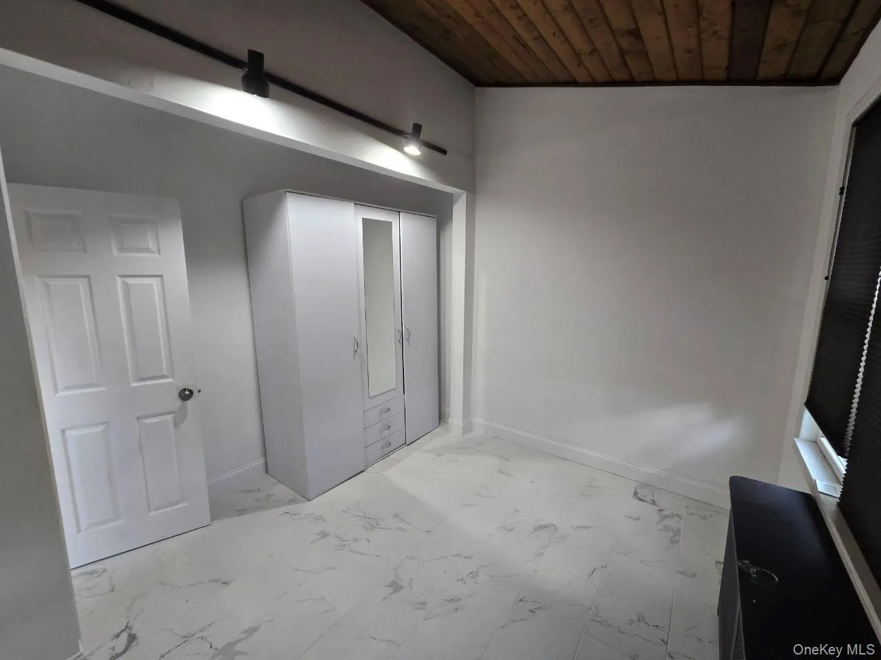 3175 Layton Avenue, New York, NY, 3 Bedrooms Bedrooms, 6 Rooms Rooms,1 BathroomBathrooms,Residential Lease,For Rent,Layton,0,1047088 3175 Layton Avenue, New York, NY, 3 Bedrooms Bedrooms, 6 Rooms Rooms,1 BathroomBathrooms,Residential Lease,For Rent,Layton,0,1047088