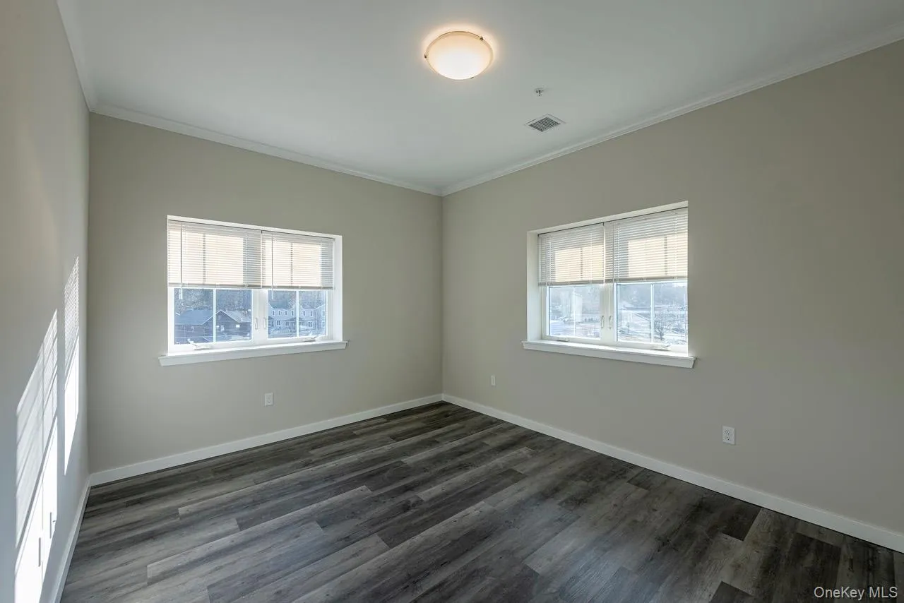 Representative bedroom showing finishes at Zero Place. Representative bedroom showing finishes at Zero Place.