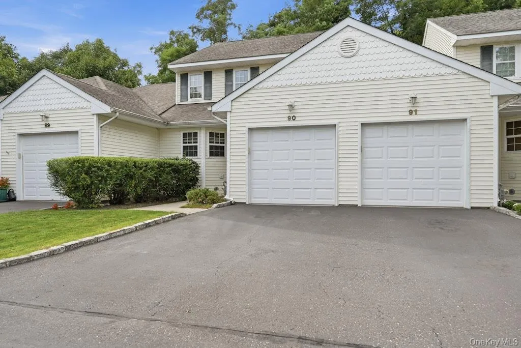 90 Mulberry Common, Riverhead, NY, 2 Bedrooms Bedrooms, 5 Rooms Rooms,1 BathroomBathrooms,Residential,For Rent,Mulberry,0,1047107 90 Mulberry Common, Riverhead, NY, 2 Bedrooms Bedrooms, 5 Rooms Rooms,1 BathroomBathrooms,Residential,For Rent,Mulberry,0,1047107