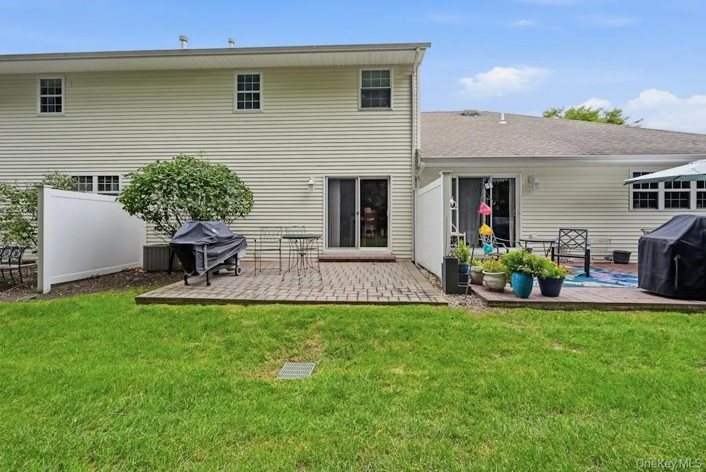 90 Mulberry Common, Riverhead, NY, 2 Bedrooms Bedrooms, 5 Rooms Rooms,1 BathroomBathrooms,Residential,For Rent,Mulberry,0,1047107 90 Mulberry Common, Riverhead, NY, 2 Bedrooms Bedrooms, 5 Rooms Rooms,1 BathroomBathrooms,Residential,For Rent,Mulberry,0,1047107
