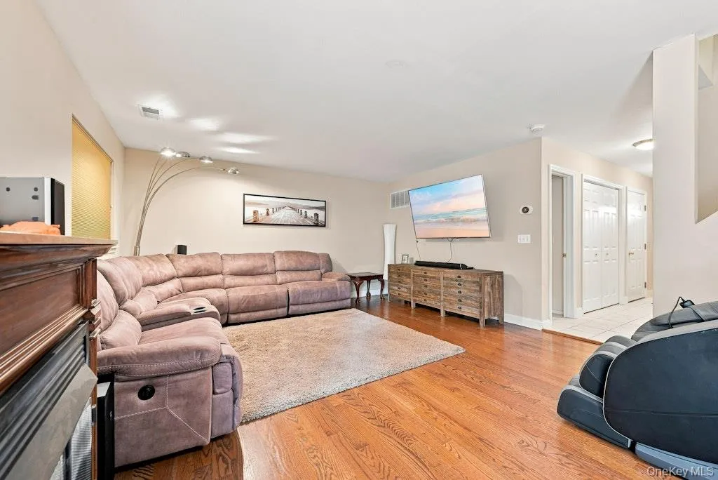 90 Mulberry Common, Riverhead, NY, 2 Bedrooms Bedrooms, 5 Rooms Rooms,1 BathroomBathrooms,Residential,For Rent,Mulberry,0,1047107 90 Mulberry Common, Riverhead, NY, 2 Bedrooms Bedrooms, 5 Rooms Rooms,1 BathroomBathrooms,Residential,For Rent,Mulberry,0,1047107