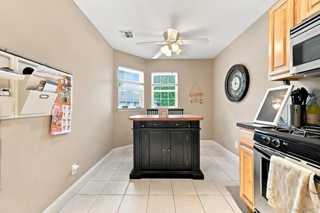 90 Mulberry Common, Riverhead, NY, 2 Bedrooms Bedrooms, 5 Rooms Rooms,1 BathroomBathrooms,Residential,For Rent,Mulberry,0,1047107 90 Mulberry Common, Riverhead, NY, 2 Bedrooms Bedrooms, 5 Rooms Rooms,1 BathroomBathrooms,Residential,For Rent,Mulberry,0,1047107