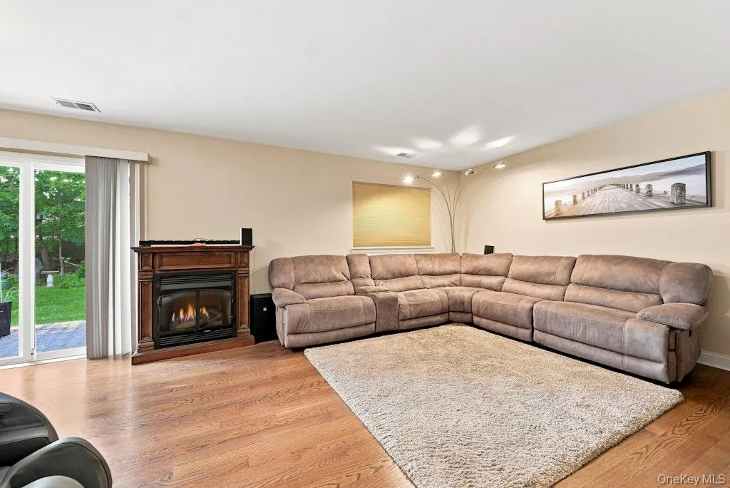 90 Mulberry Common, Riverhead, NY, 2 Bedrooms Bedrooms, 5 Rooms Rooms,1 BathroomBathrooms,Residential,For Rent,Mulberry,0,1047107 90 Mulberry Common, Riverhead, NY, 2 Bedrooms Bedrooms, 5 Rooms Rooms,1 BathroomBathrooms,Residential,For Rent,Mulberry,0,1047107